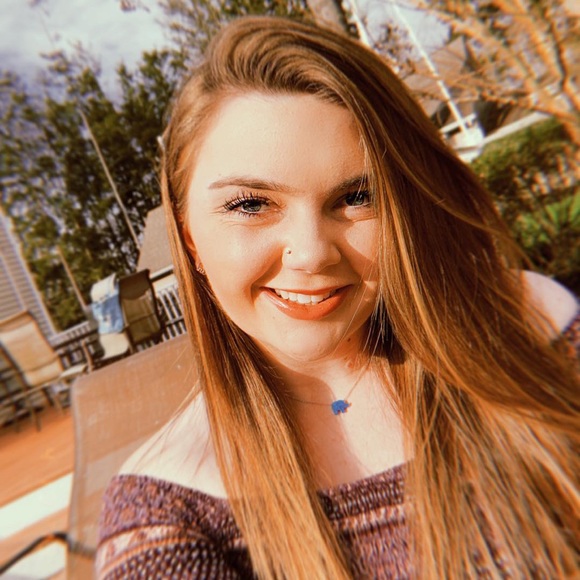 Meet your Posher, Danielle - Picture 1 of 5